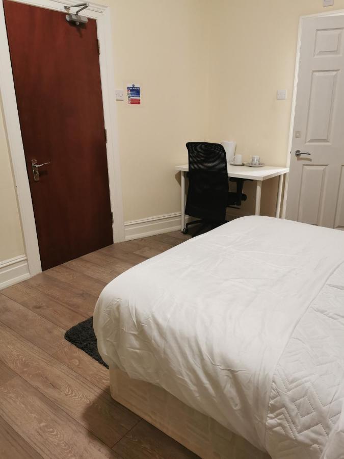 Glory House Hotel Ilford Bagian luar foto