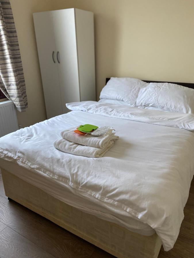 Glory House Hotel Ilford Bagian luar foto