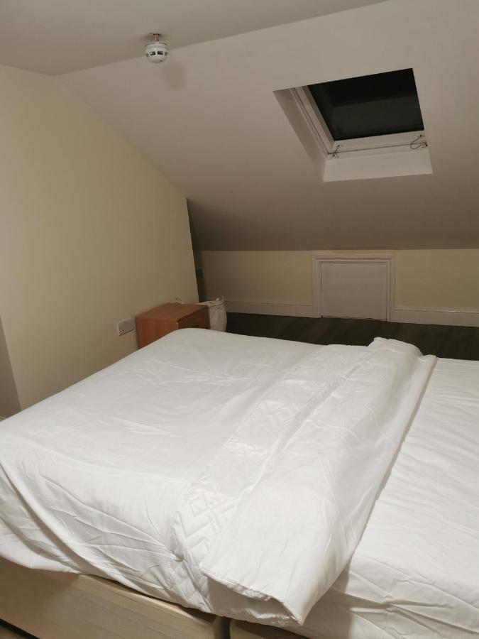 Glory House Hotel Ilford Bagian luar foto