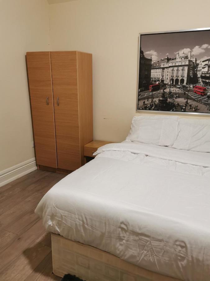 Glory House Hotel Ilford Bagian luar foto